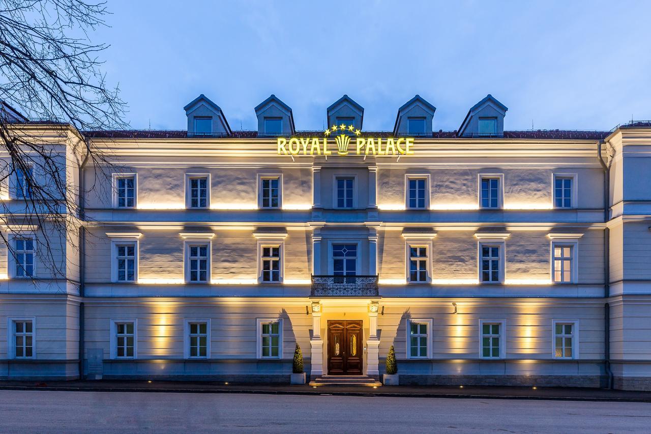 Royal Palace Turcianske Teplice Exterior photo