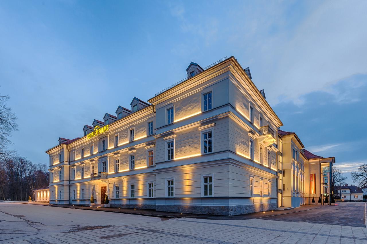 Royal Palace Turcianske Teplice Exterior photo